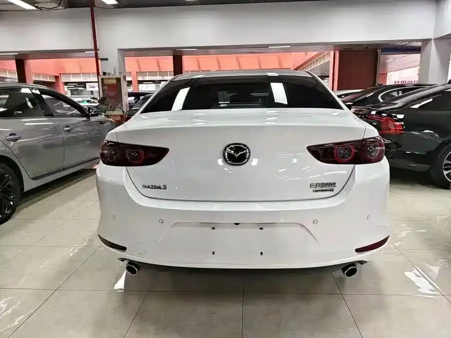 Mazda 3 Axela 2024