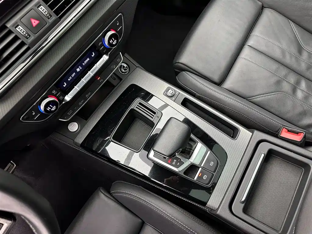 Audi Q5L 2023 — фото 13