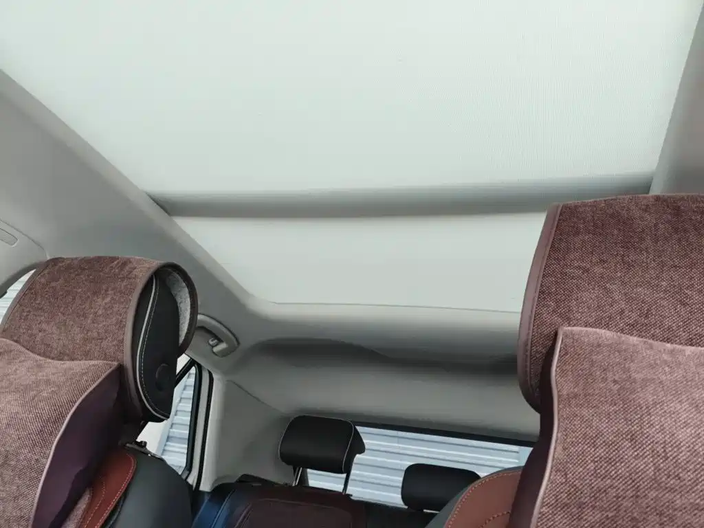 Volkswagen T-Roc 2023 — фото 9