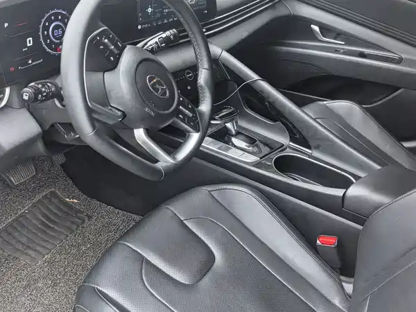 Hyundai Elantra 2023