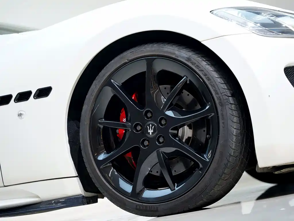 Maserati GranTurismo 2014 — фото 9