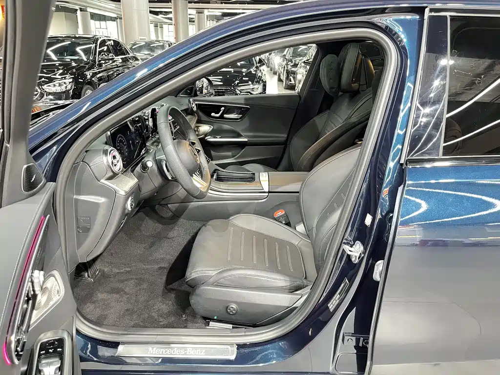 Mercedes-Benz C-Class 2024 — фото 4