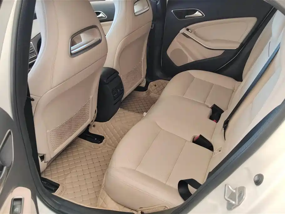 Mercedes-Benz GLA 2015 — фото 11