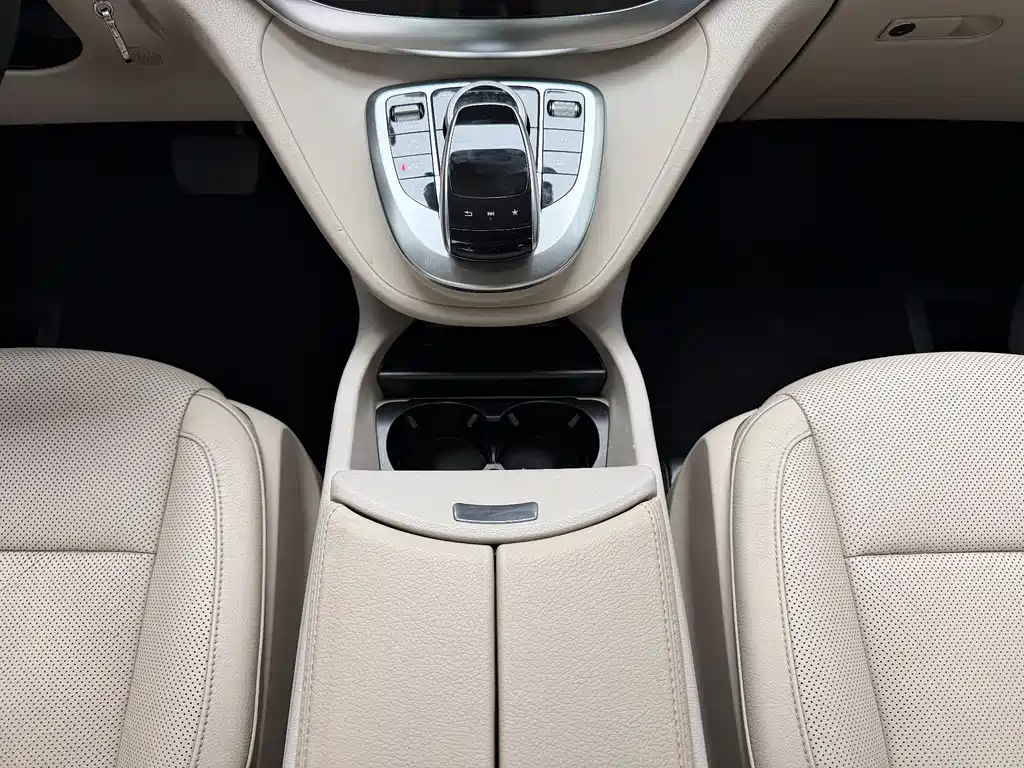Mercedes-Benz V-Class 2019 — фото 13