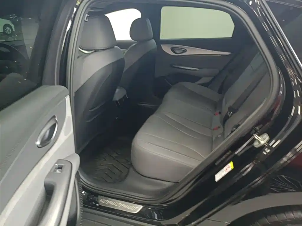 BYD Seal 07 DM-i 2025 — фото 17