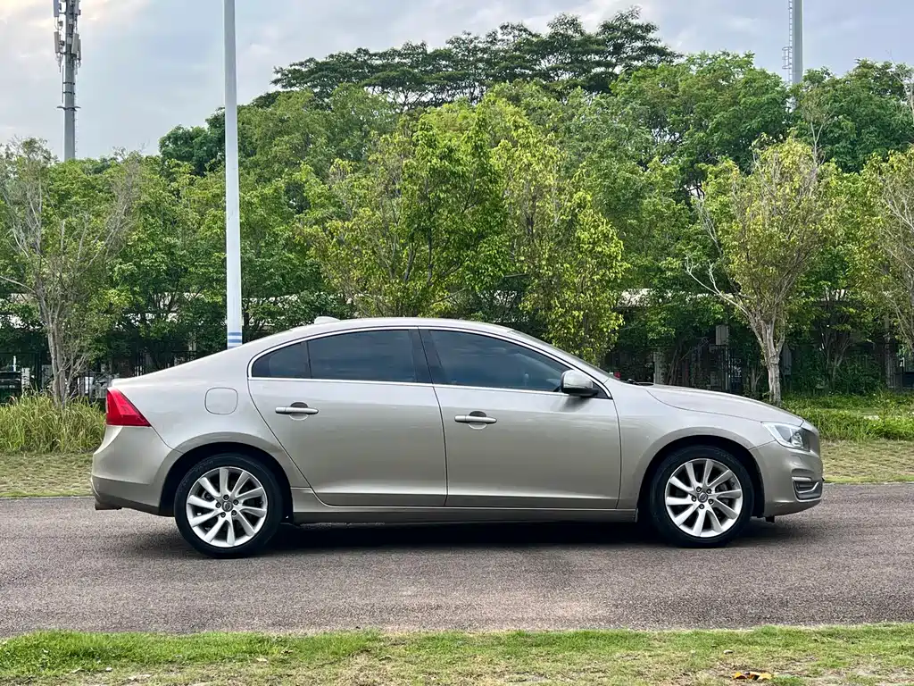 Volvo S60 2015 — фото 10