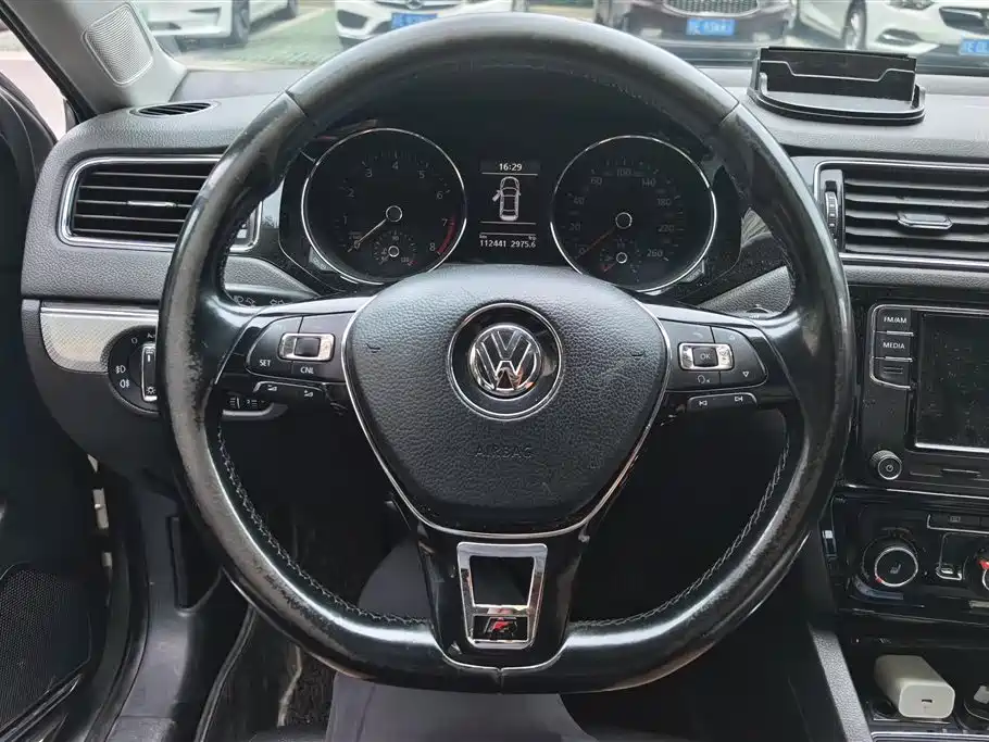 Volkswagen Sagitar 2017 — фото 15