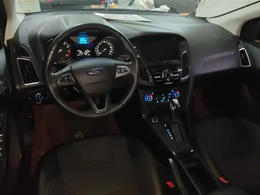 Ford Focus 2016 — фото 12