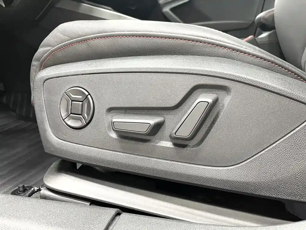 Audi A3 2023 — фото 12