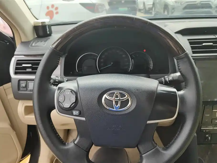 Toyota Camry 2016 — фото 15