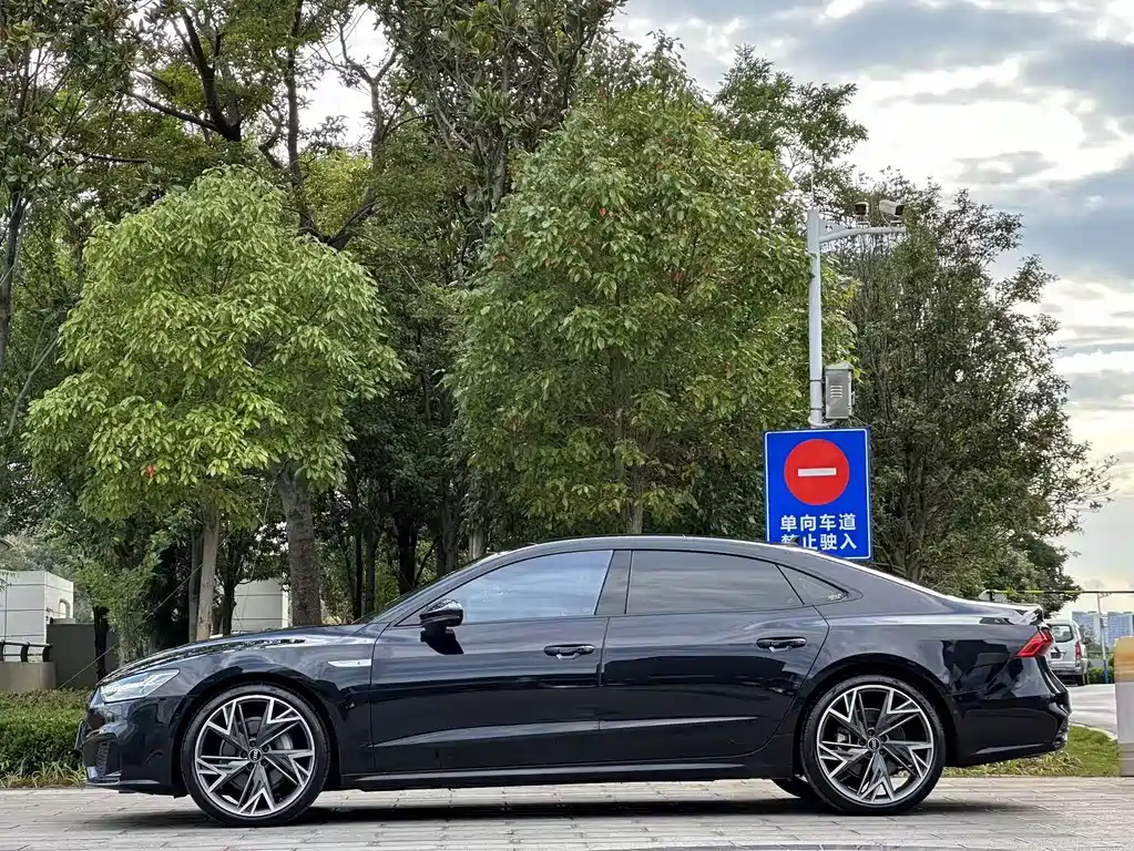 Audi A7L 2023 — фото 10