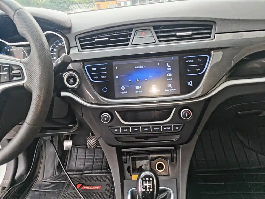 Geely Emgrand 2016 — фото 13