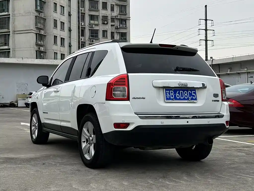 Jeep Compass 2011 — фото 7