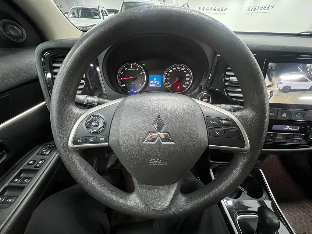 Mitsubishi Outlander 2022 — фото 14