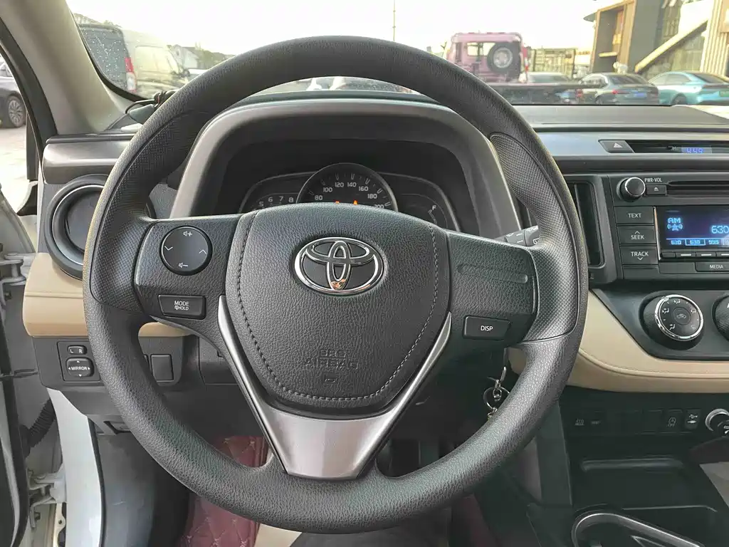 Toyota RAV4 2019 — фото 10