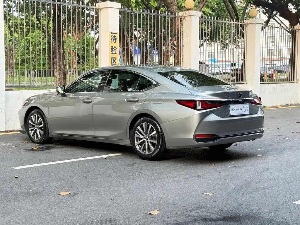 Lexus ES 2019 — фото 6