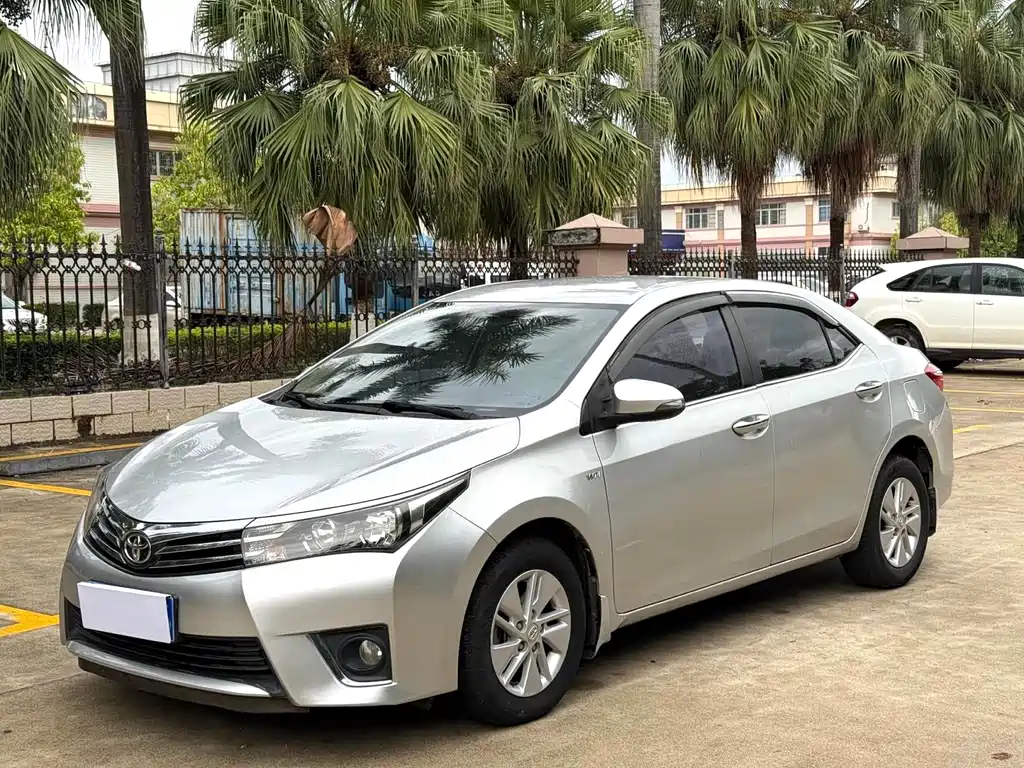 Toyota Corolla 2015 — фото 1