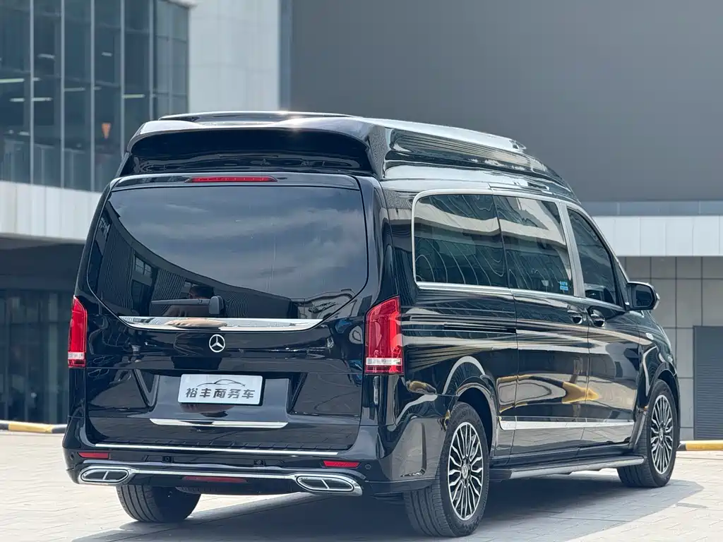 Mercedes-Benz V-Class 2023 — фото 21