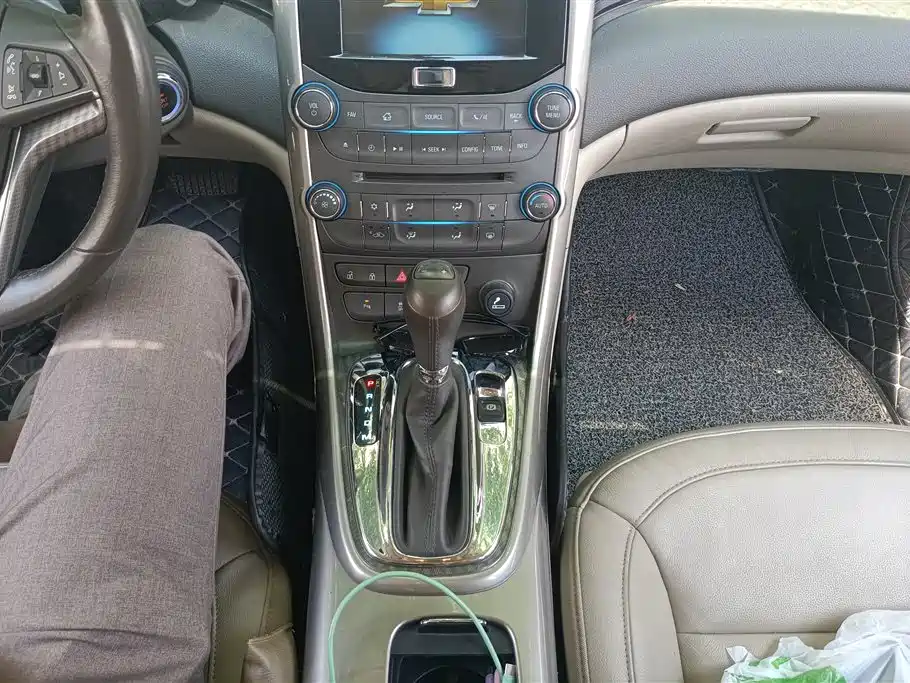 Chevrolet Malibu 2015 — фото 16
