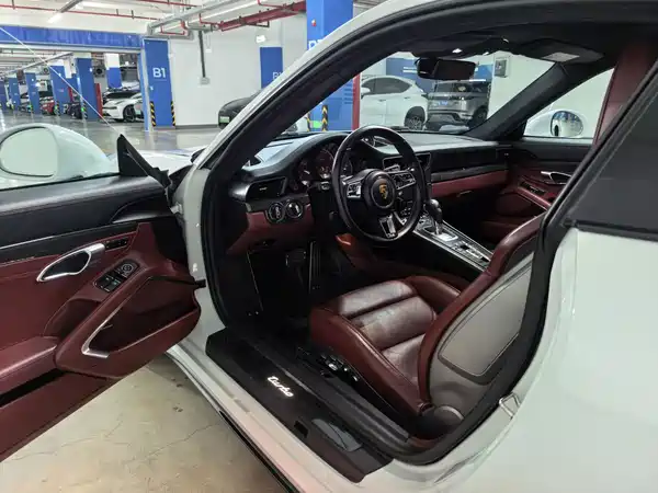 Porsche 911 2019