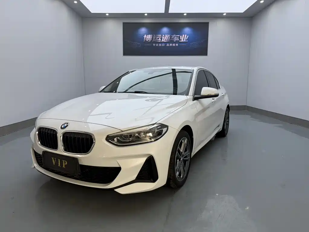 BMW 1 Series 2022 — фото 1