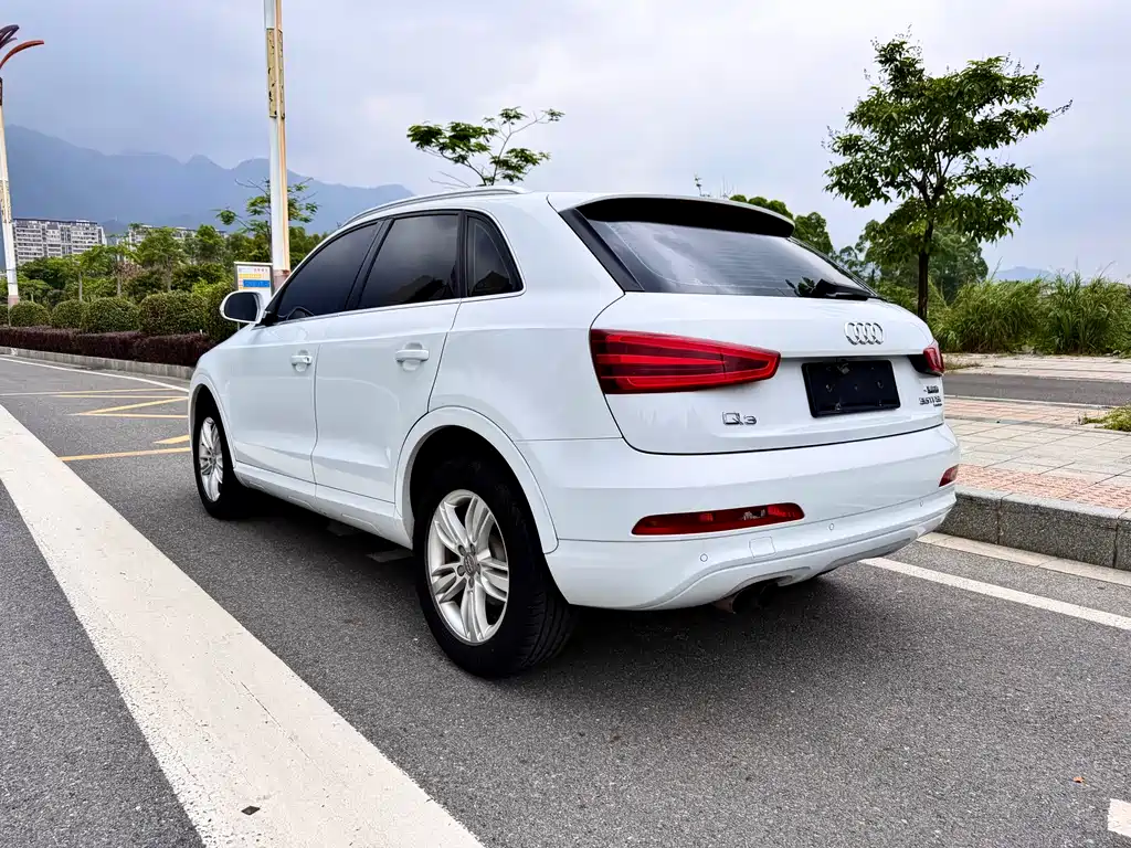 Audi Q3 2015 — фото 10