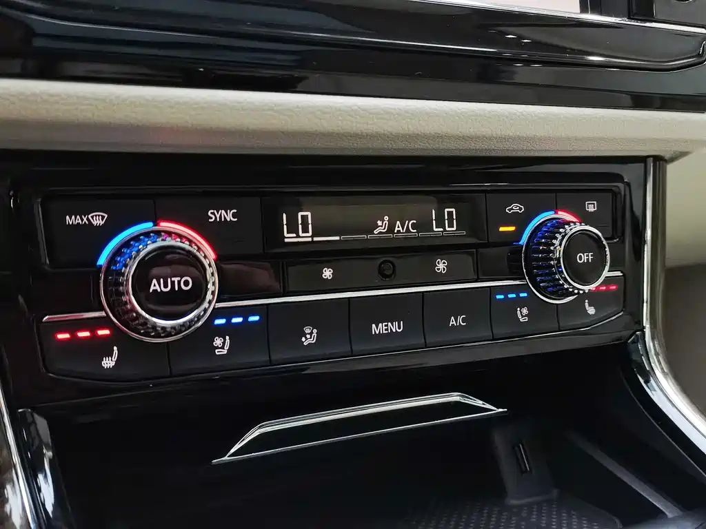 Volkswagen Phideon 2017 — фото 22
