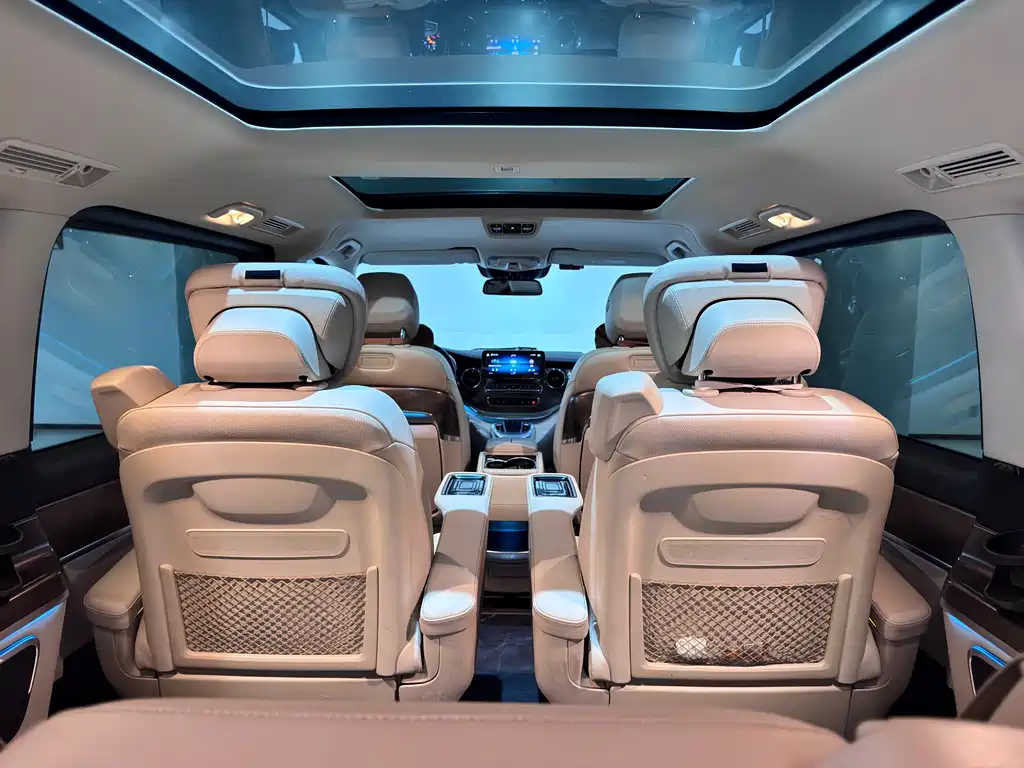 Mercedes-Benz V-Class 2021 — фото 36