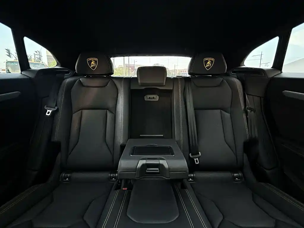 Lamborghini Urus 2024 — фото 11