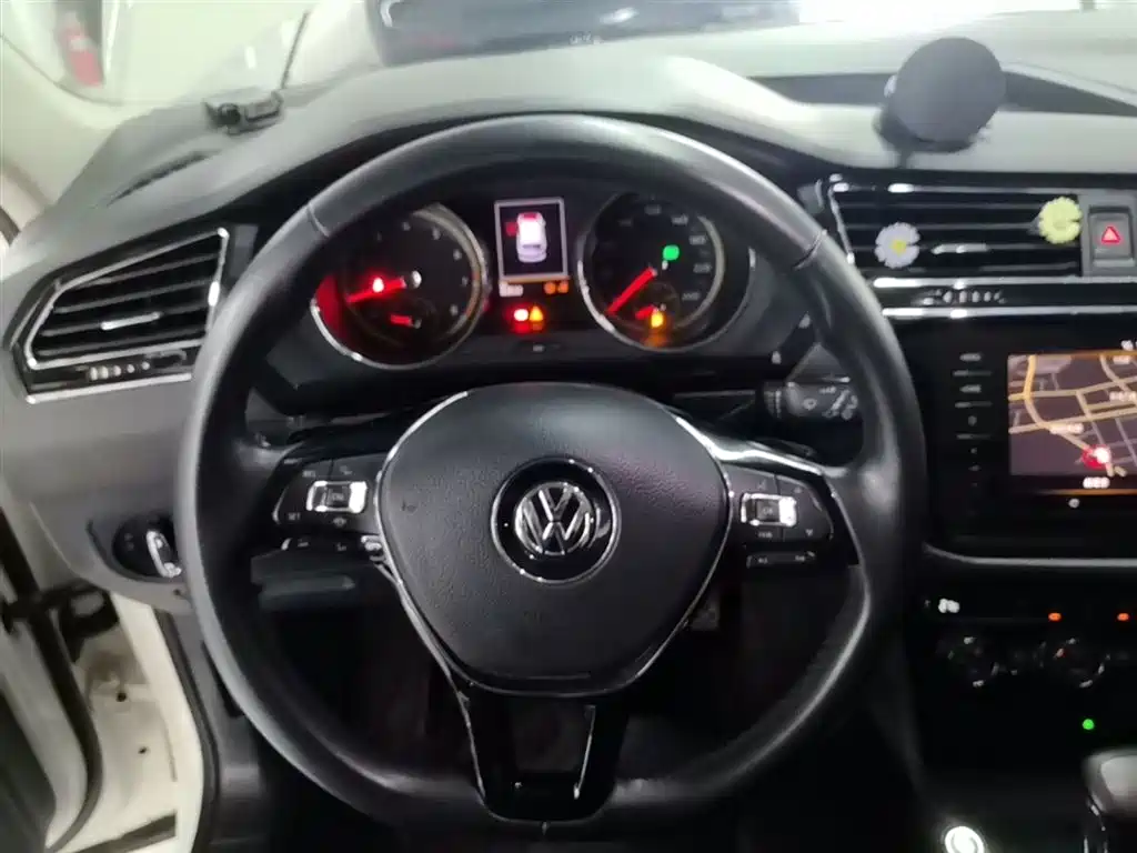Volkswagen Tiguan L 2020 — фото 11
