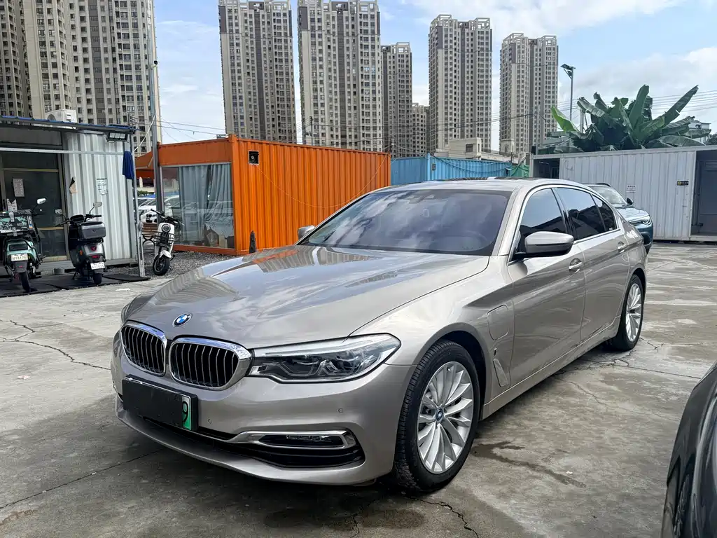 BMW 5 Series New Energy 2019 — фото 5