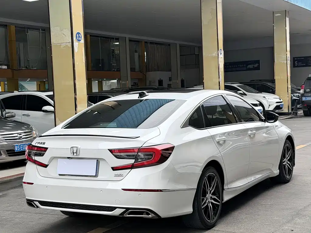 Honda Accord 2023 — фото 11
