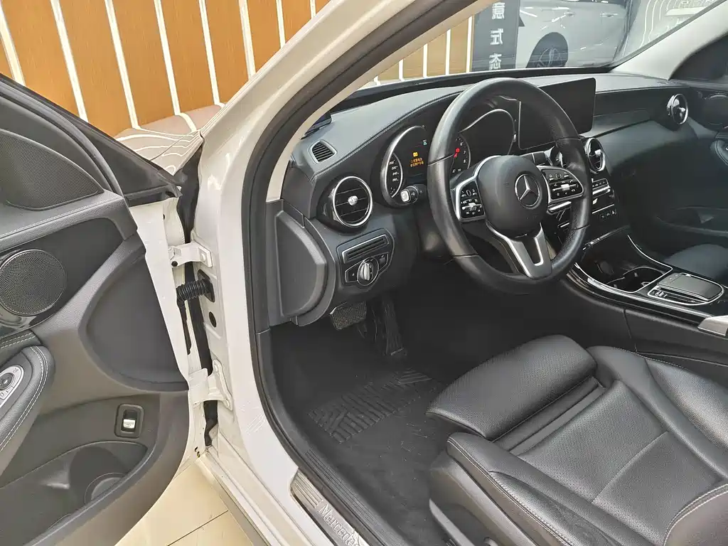 Mercedes-Benz C-Class 2019 — фото 6