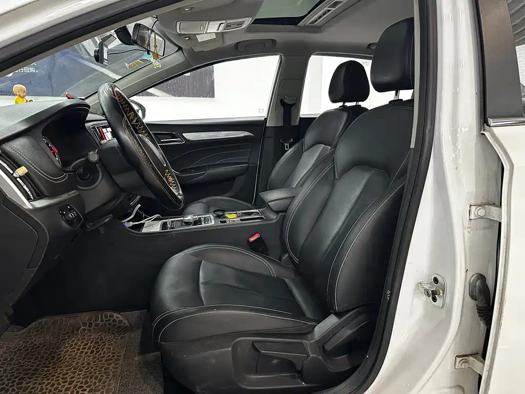 Roewe i6 New Energy 2020 — фото 3