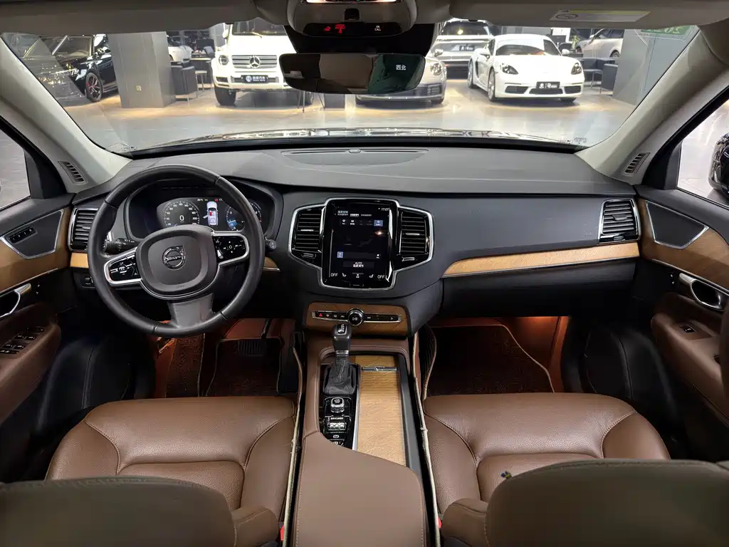 Volvo XC90 2019 — фото 16