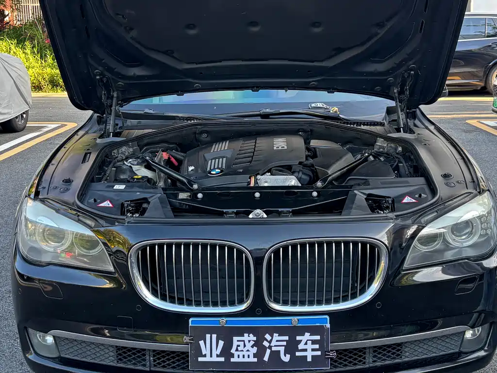 BMW 7 Series 2012 — фото 16