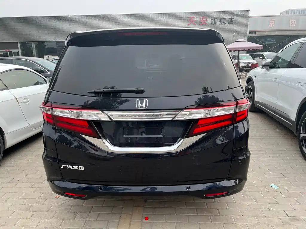 Honda Odyssey 2016 — фото 6