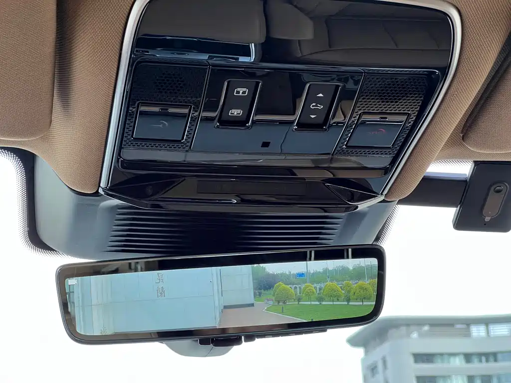 Land Rover Range Rover 2023 — фото 13