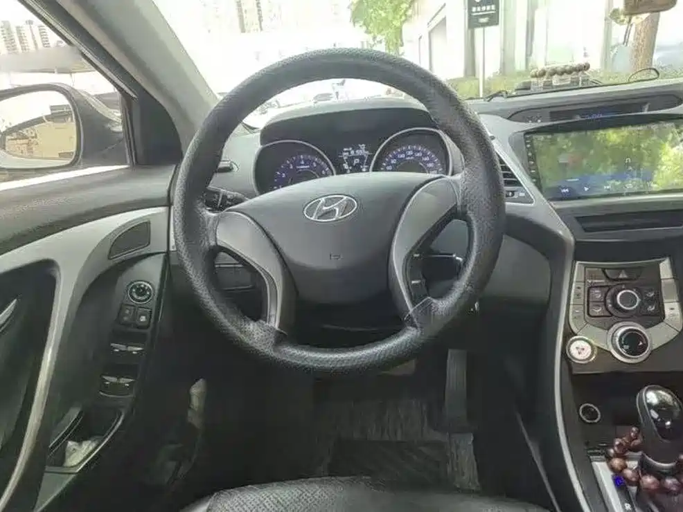 Hyundai Elantra 2018 — фото 14