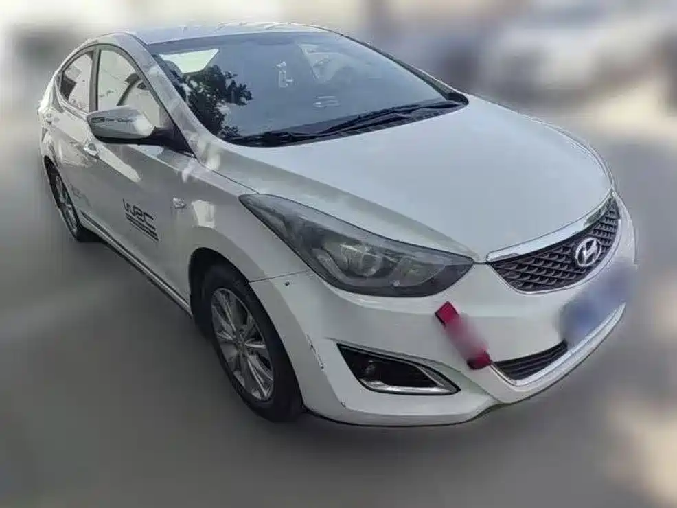 Hyundai Elantra 2018 — фото 13