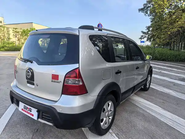 Nissan Livina 2010