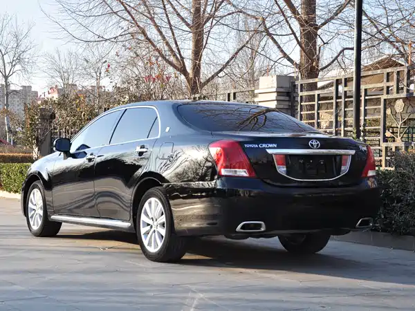 Toyota Crown 2011