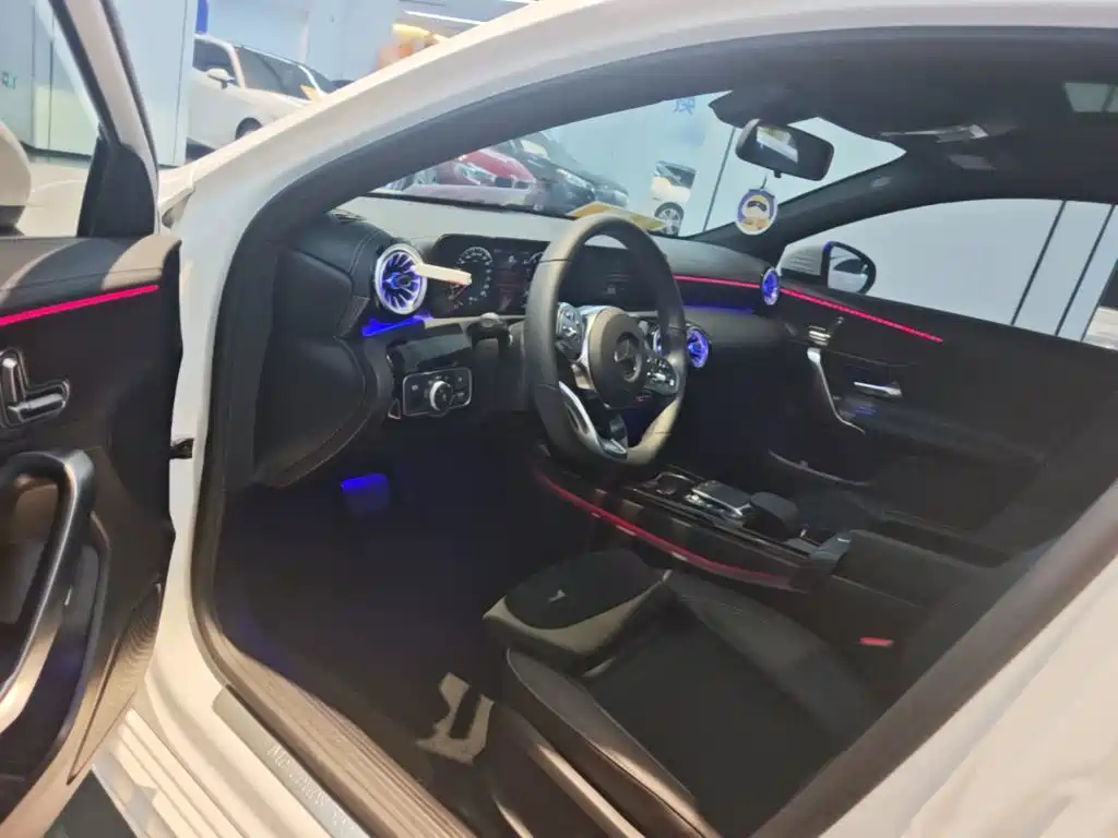 Mercedes-Benz A-Class 2023 — фото 16