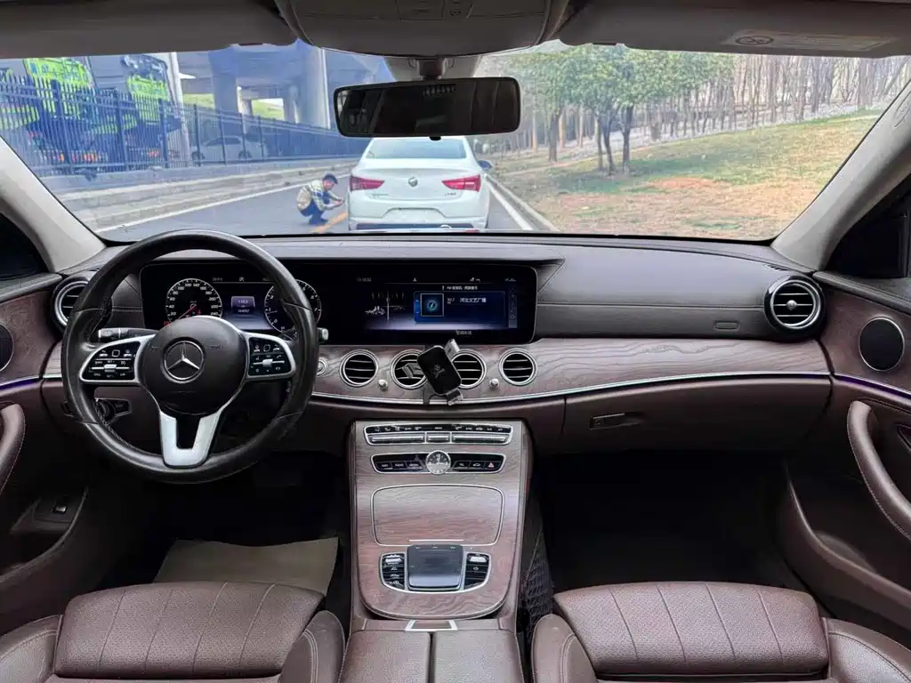 Mercedes-Benz E-Class 2019 — фото 9