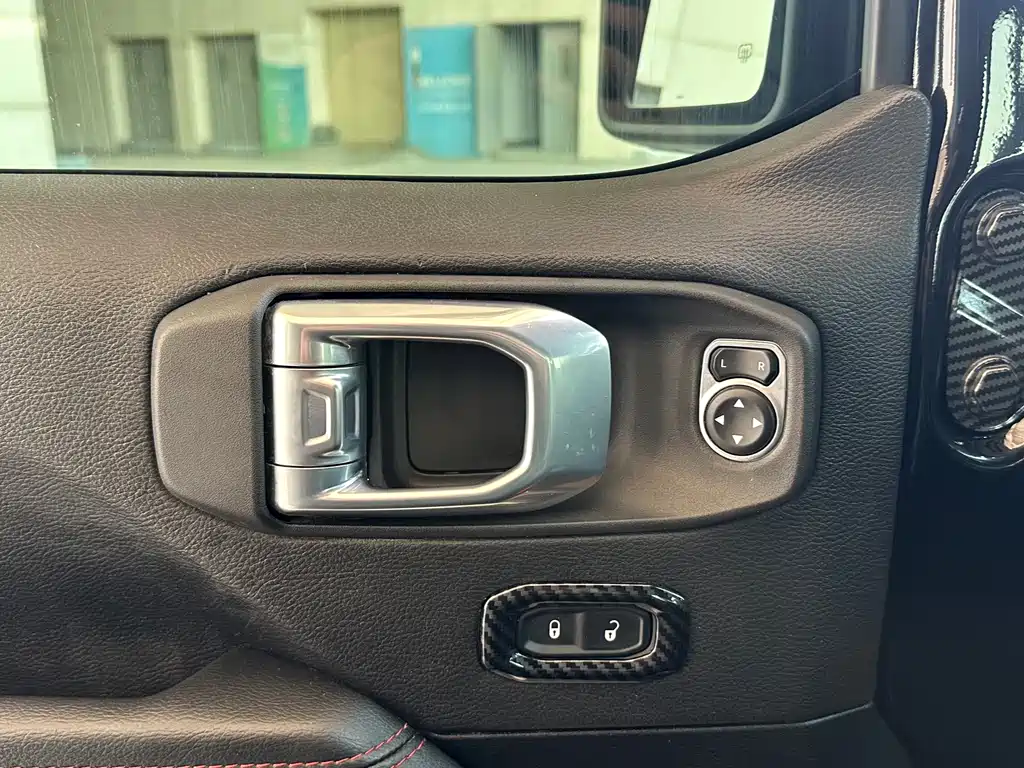 Jeep Wrangler 2021 — фото 16
