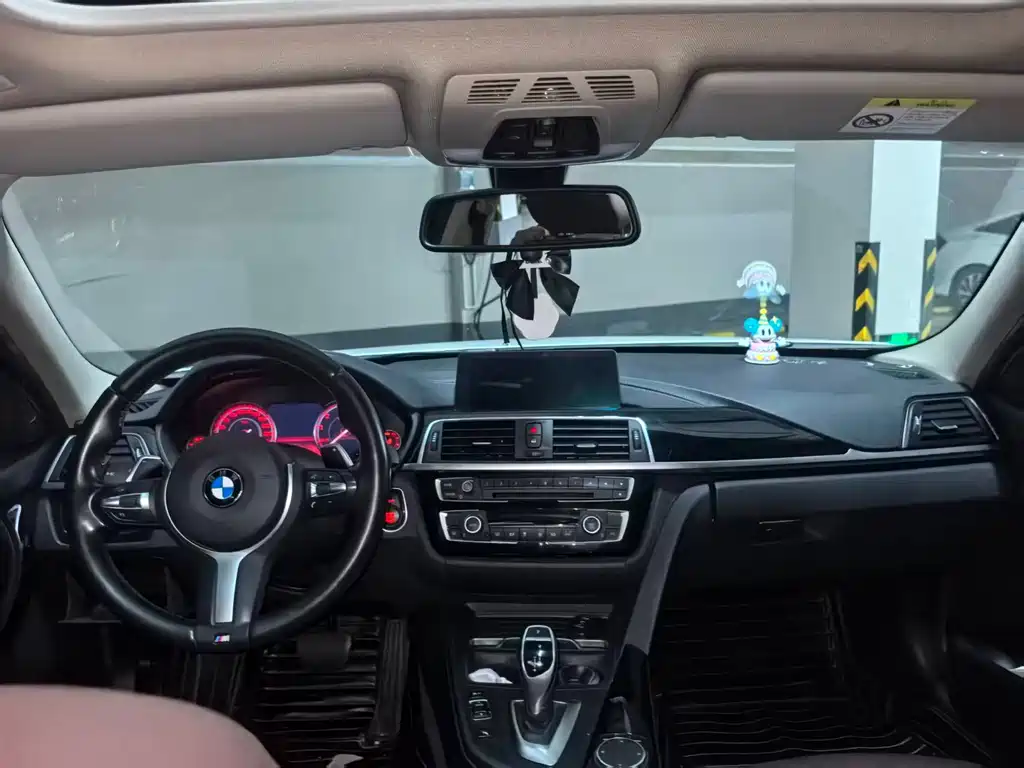 BMW 3 Series 2018 — фото 10