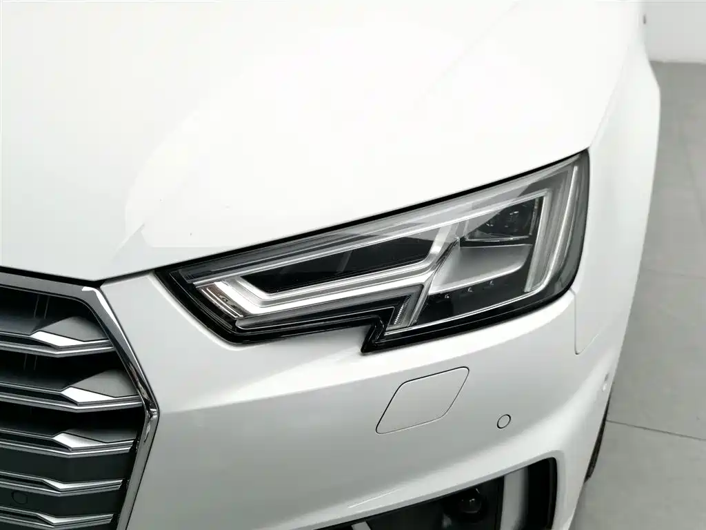 Audi A4L 2019 — фото 7