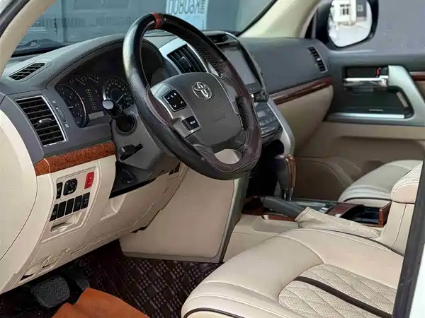 Toyota Land Cruiser 2014