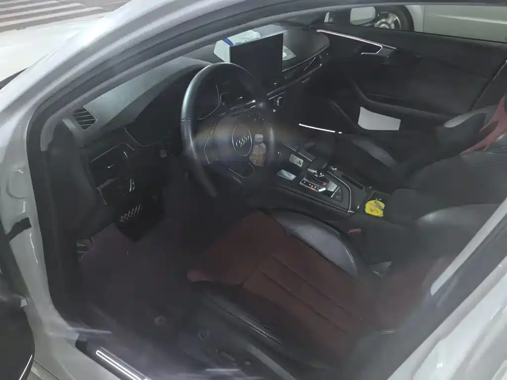 Audi A4L 2020