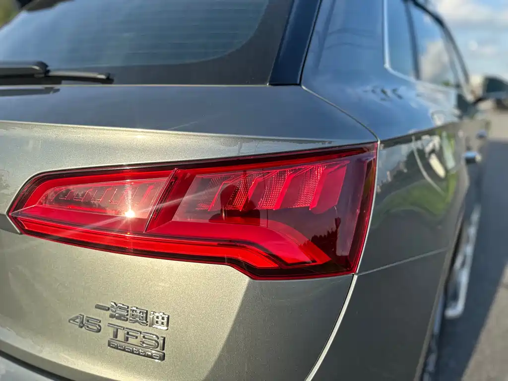 Audi Q5L 2021 — фото 16